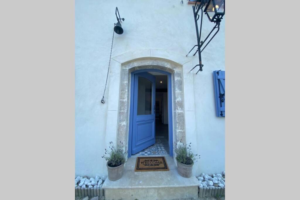 Independant Dans Mas Provencal Apartment *