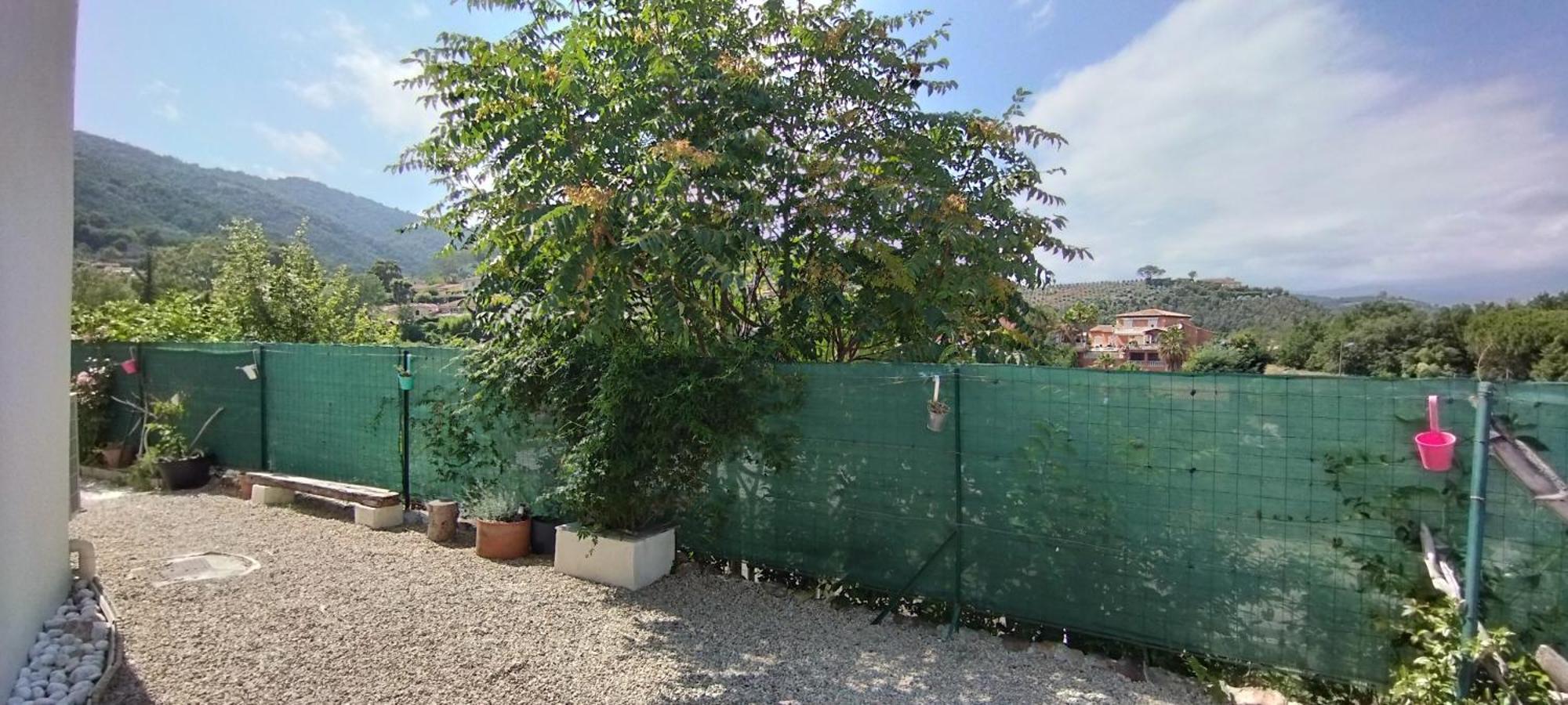 Indépendant Dans Màs Provençal *